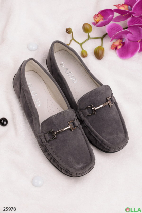 Women's moccasins with laconic decor