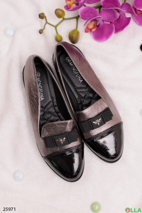 Women's shoes with a bow