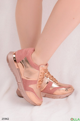 Розовые кроссовки с золотыми вставками
