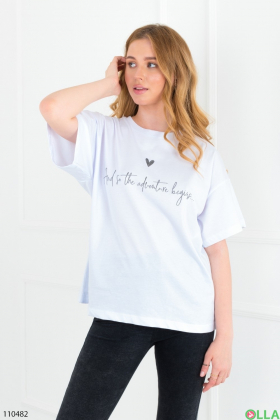Женская белая футболка с надписями