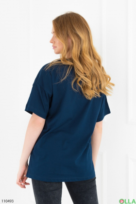 Женская темно-синяя футболка с надписями