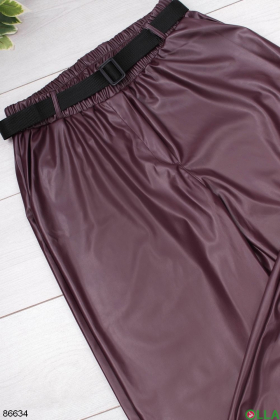 Жіночі бордові брюки з еко-шкіри