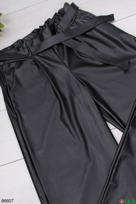 Женские черные брюки из эко-кожи