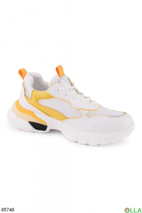 Женские бело-желтые кроссовки на шнуровке