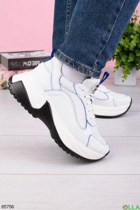 Жіночі білі кросівки на шнуровці