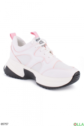 Жіночі світло-рожеві кросівки на шнуровці