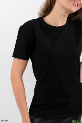 Жіноча чорна футболка