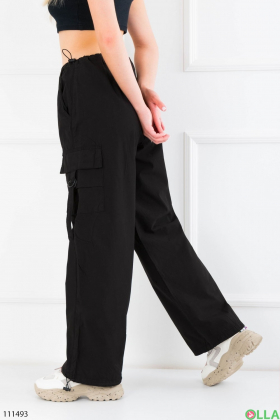 Жіночі чорні брюки-карго