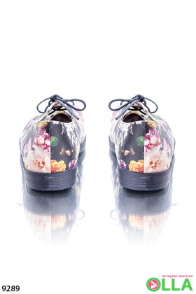 Women's shoes with floral print