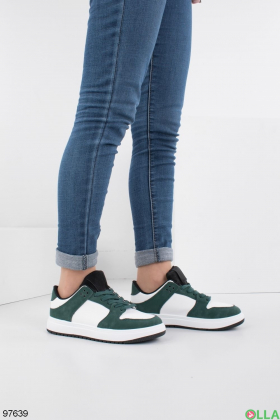 Женские бело-зеленые кроссовки из эко-кожи