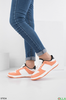 Женские оранжево-белые кроссовки из эко-кожи
