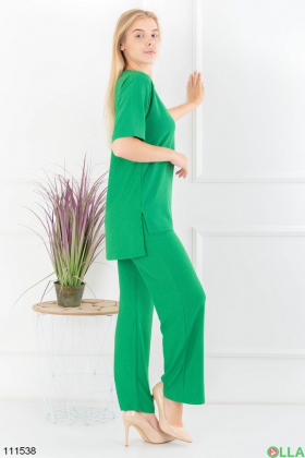 Женский зеленый комплект из футболки и брюк