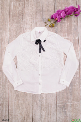Блузка белого цвета с бантиком