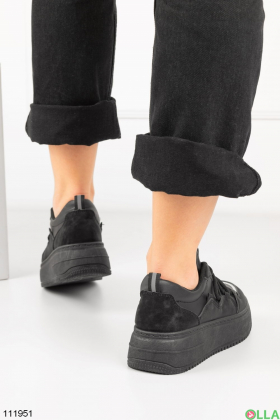 Жіночі чорні кросівки на платформі