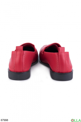 Женские красные туфли с перфорацией