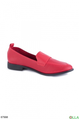Женские красные туфли с перфорацией