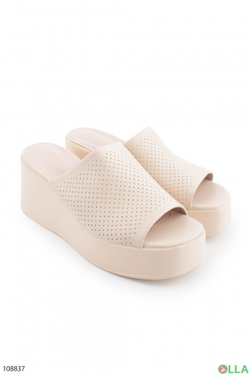 Women's light beige wedge slippers