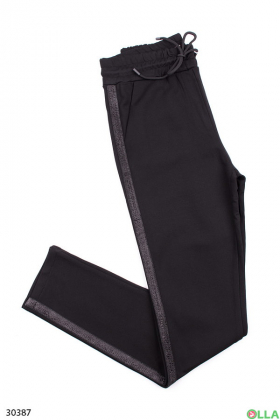 Жіночі брюки чорного кольору з лампасами