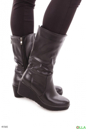 Women's wedge boots