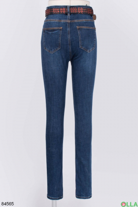 Жіночі сині джинси з ременем в классичному стилі