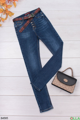 Women's blue jeans with a classic style belt