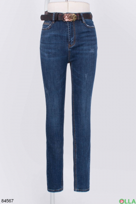 Женские синие джинсы с ремнем в классическом стиле