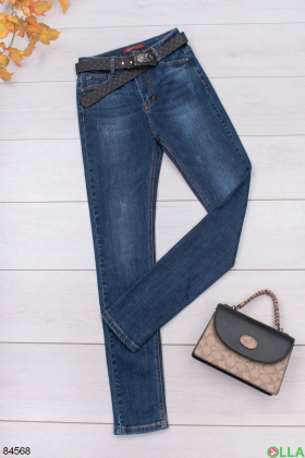 Женские синие джинсы с ремнем в класичному стилі