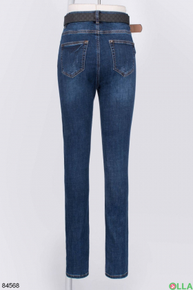 Жіночі сині джинси з ременем в класичному стилі