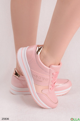 Рожеві кросівки з написом Sport