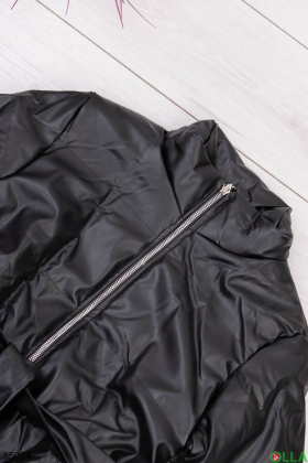 Женская черная куртка из эко-кожи с поясом