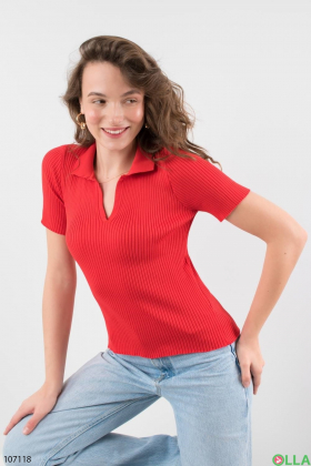 Женская красная футболка с воротником