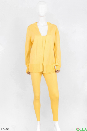 Женский желтый костюм-тройка