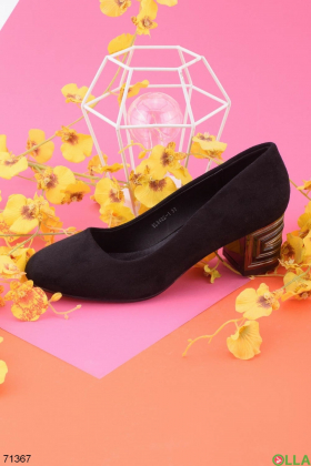 Жіночі чорні туфлі з еко-замші на підборах