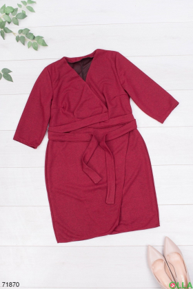 Женское бордовое платье с поясом