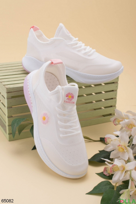 Women's white and pink sneakers with chamomile