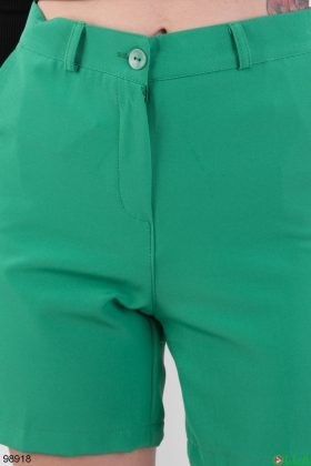 Женские зеленые шорты