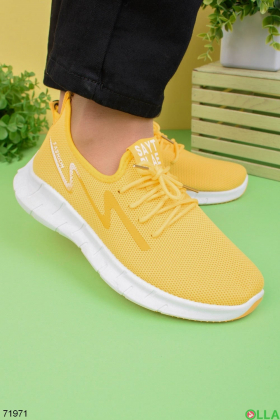 Жіночі жовті кросівки на шнурівці