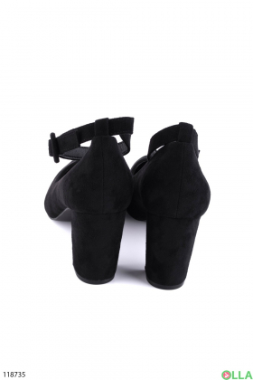 Жіночі чорні туфлі з еко-замші на підборах