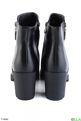 Жіночі зимові чорні черевики на підборах