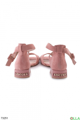 Женские розовые босоножки на каблуке
