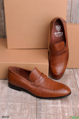 Чоловічі туфлі коричневого кольору