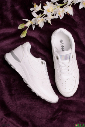 Жіночі кросівки білого кольору