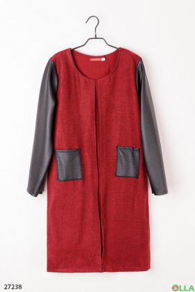 Пальто бордового цвета с кожанными рукавами и карманами