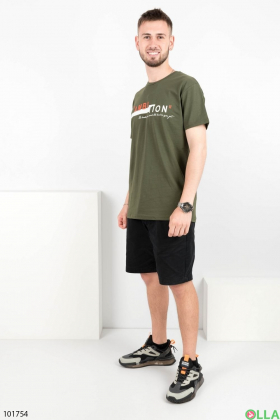 Чоловіча футболка кольору хакі з написом
