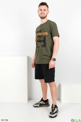 Мужская футболка цвета хаки с принтом