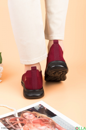 Жіночі бордові кросівки з текстилю