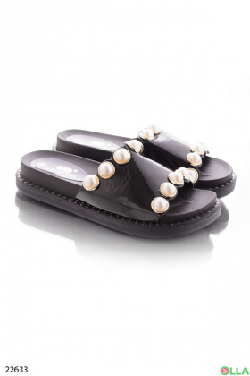 Black flip-flops with beads
