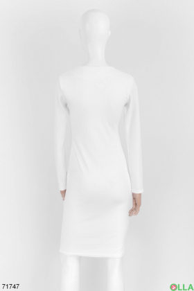 Женское белое трикотажное платье