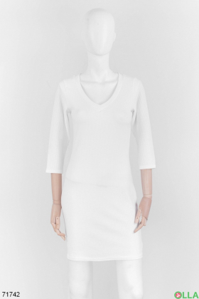 Женское белое трикотажное платье
