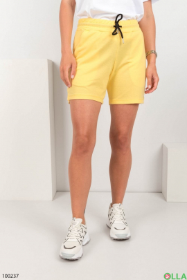 Женские желтые спортивные шорты